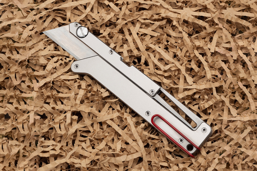 Jimmytronics Tarpon: A Manual Out-The-Front Utility Knife That Scratches the Switchblade Itch