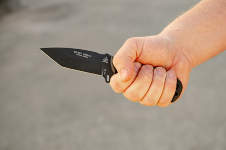 TOPS Silent Hero 4 Tanto:反盗猎传统的战术变奏